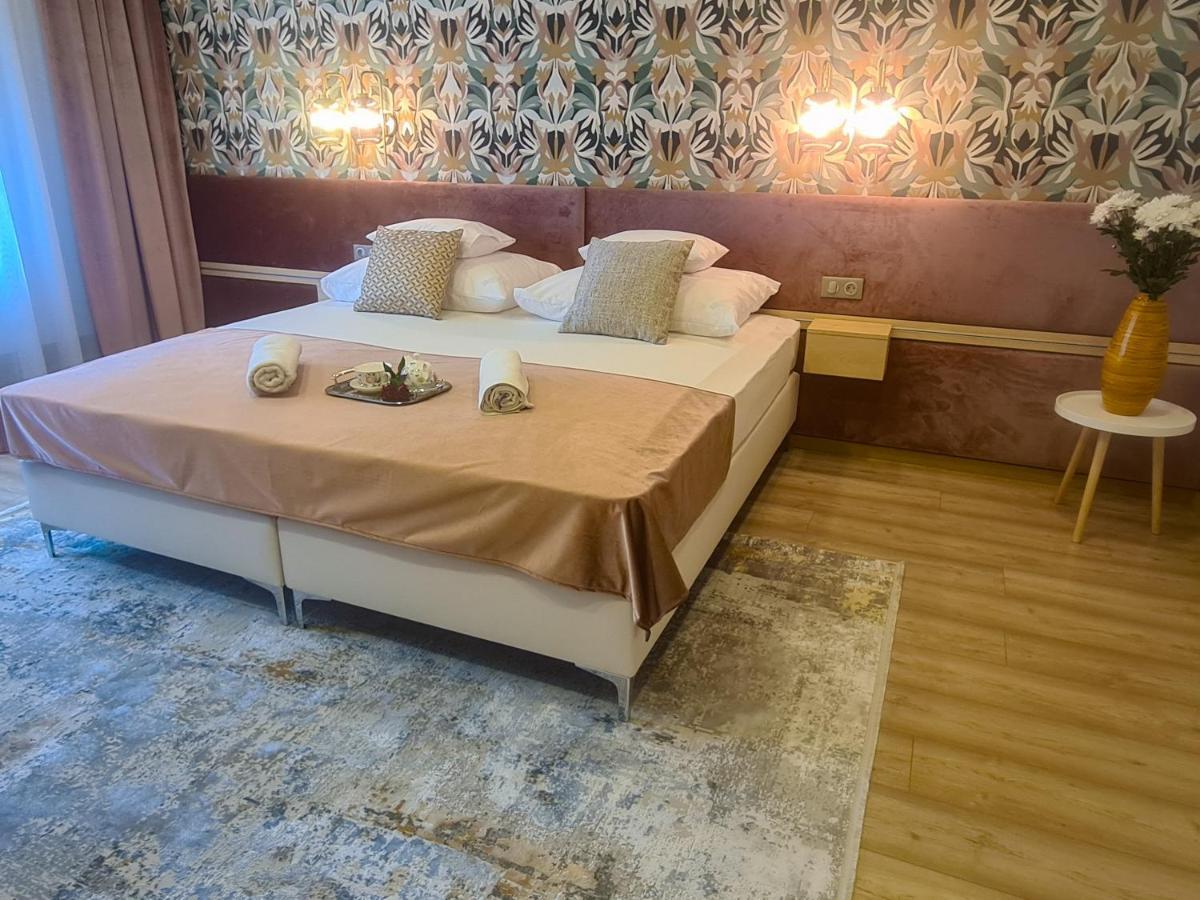 Ditlin Apartmanok Papa Ngoại thất bức ảnh